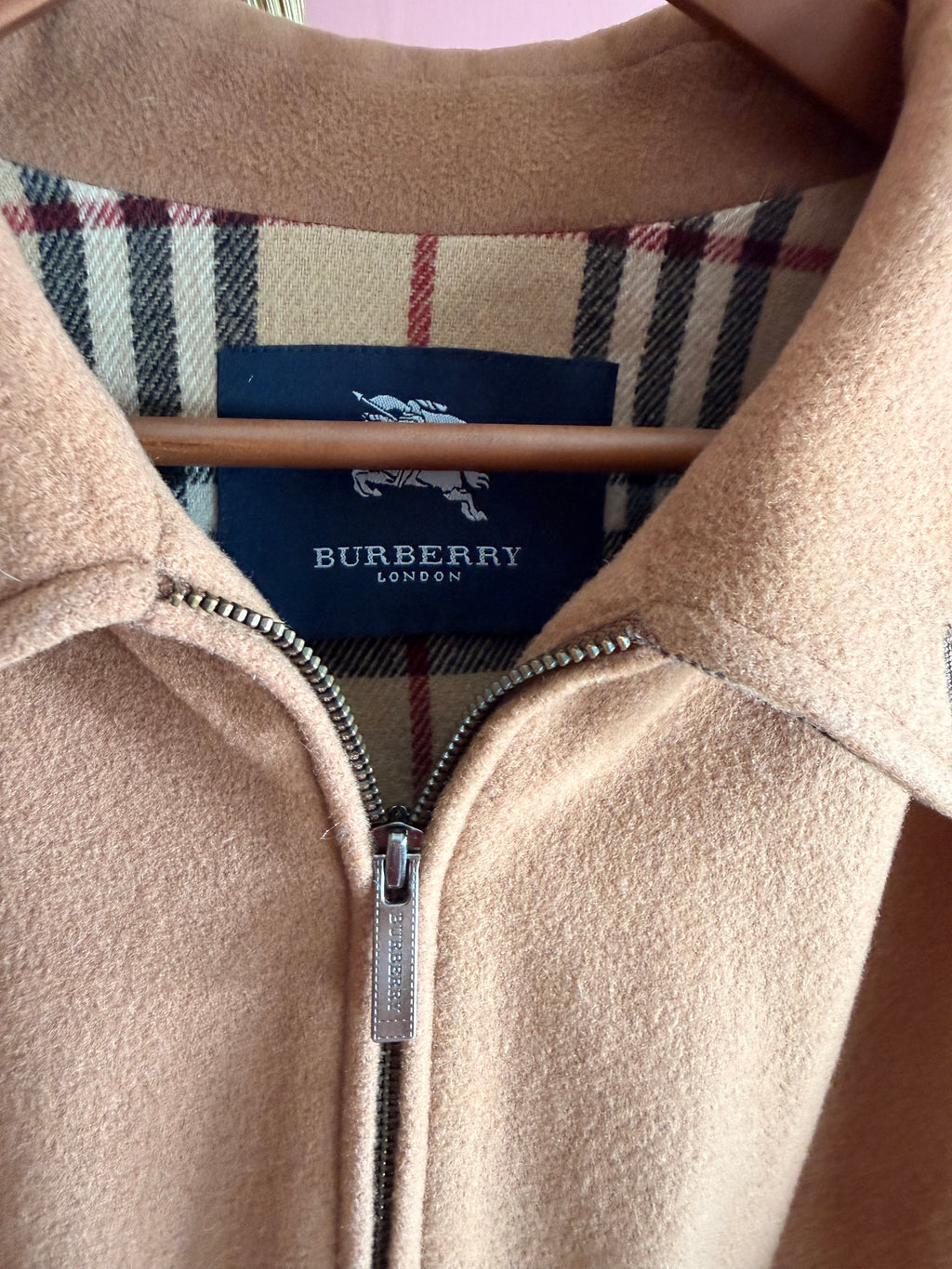 Burberry – Wool Cashmere Cropped Raglan – Beige (EU 50 / L)