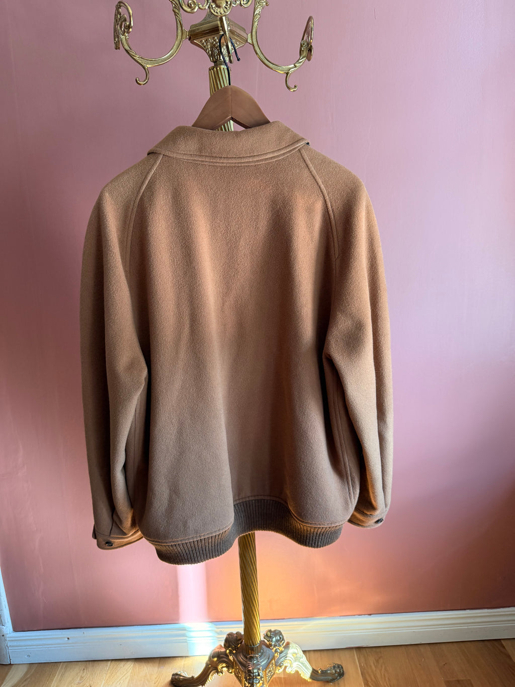 Burberry – Wool Cashmere Cropped Raglan – Beige (EU 50 / L)