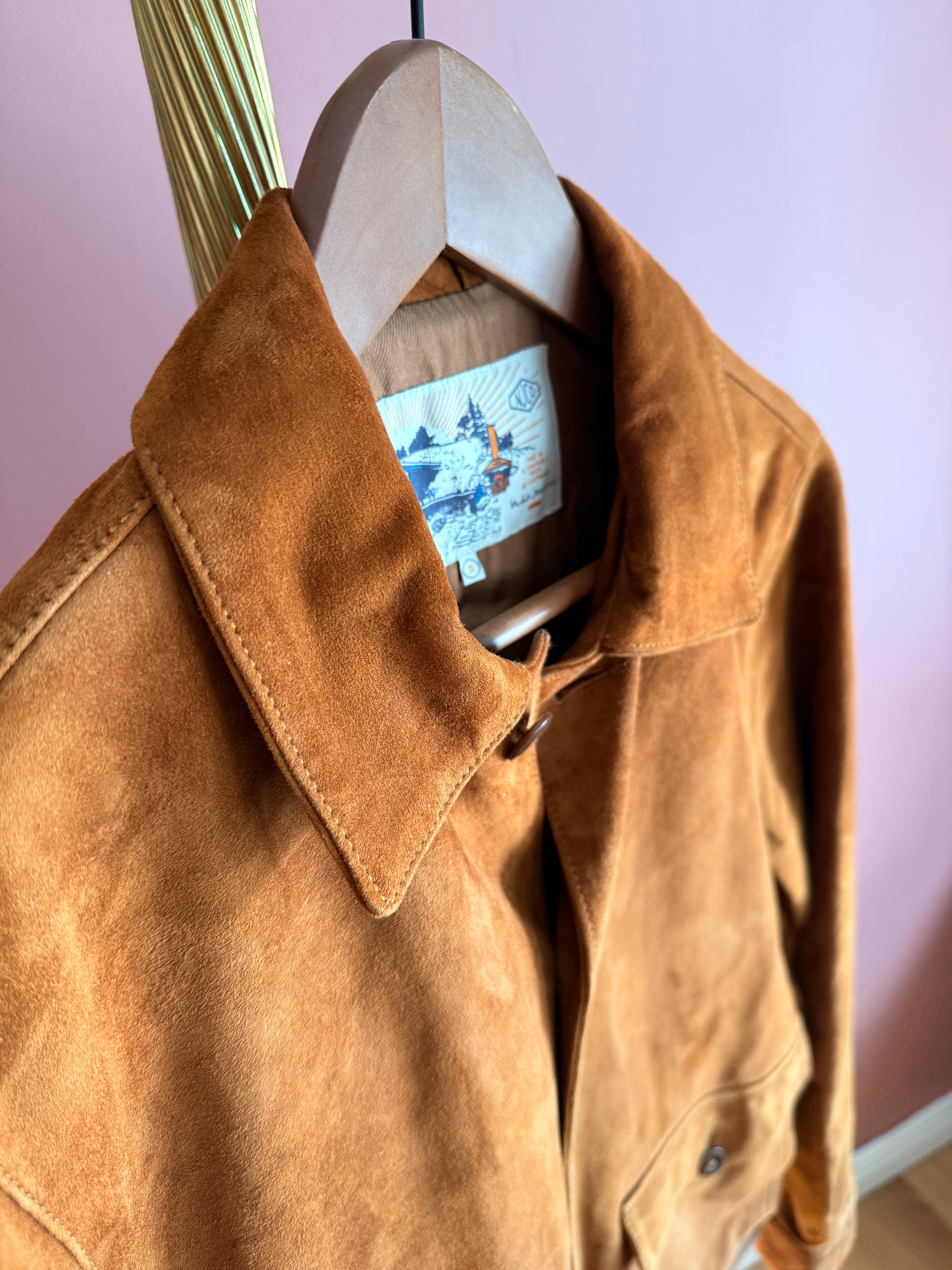 Nudie Jeans – Suede Bomber – Brown/Gold (EU 46 / S)